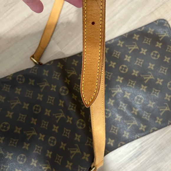 Authentic Louis Vuitton Musette bag gently used - Picture 6 of 11